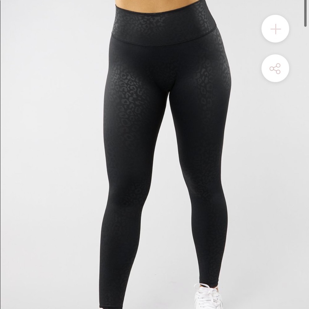 SOLD 🐆 BuffBunny Rebel Leggings - Picture 2 of 2